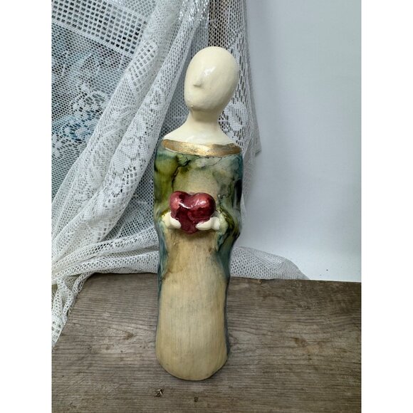 Beautiful Faceless Lady Figurine Holding a Heart Elegant Pottery - Picture 1 of 6